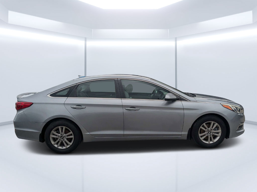 Used 2015 Hyundai Sonata SE w/ Winter Package FWD image 2