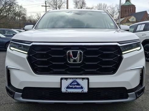 Certified 2023 Honda Pilot Touring image 2