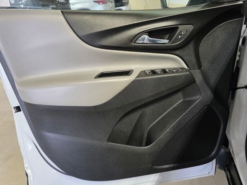 Used 2022 Chevrolet Equinox LS image 19