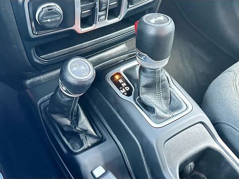 Used 2024 Jeep Wrangler Unlimited Sport AWD/4WD image 17
