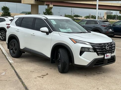 New 2026 Nissan Rogue SV w/ Cold Weather Package FWD image 4