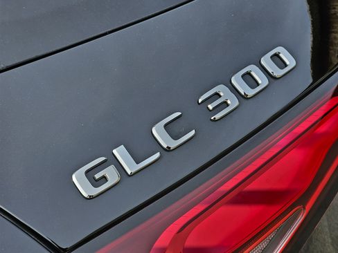 Used 2025 Mercedes-Benz GLC 300 image 13