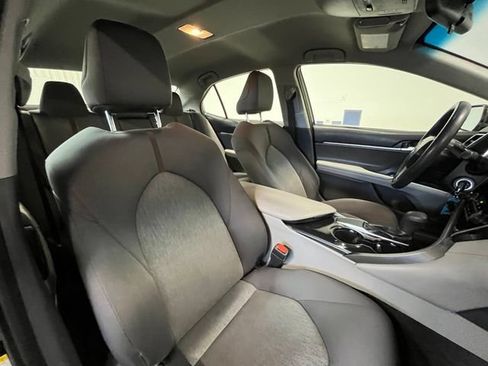Used 2018 Toyota Camry LE FWD image 9