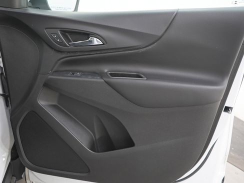 Used 2019 Chevrolet Equinox LT w/ Sun & Navigation Package image 12