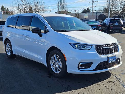 New 2026 Chrysler Pacifica Select image 8