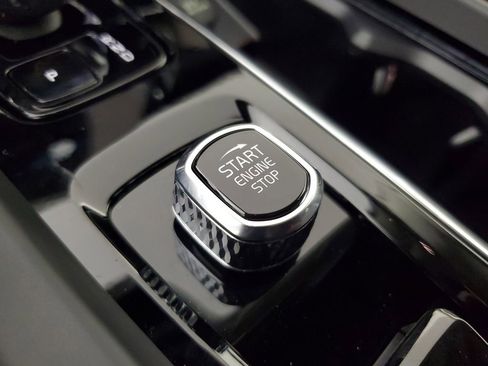 Used 2026 Volvo XC90 B5 Plus w/ Protection Package image 33