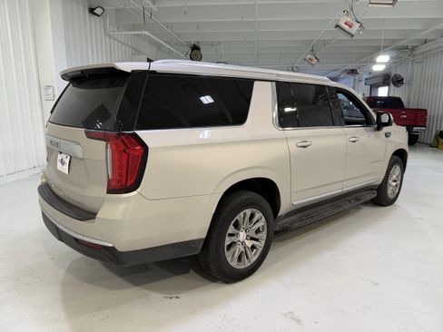 Used 2023 GMC Yukon XL Denali AWD/4WD image 5