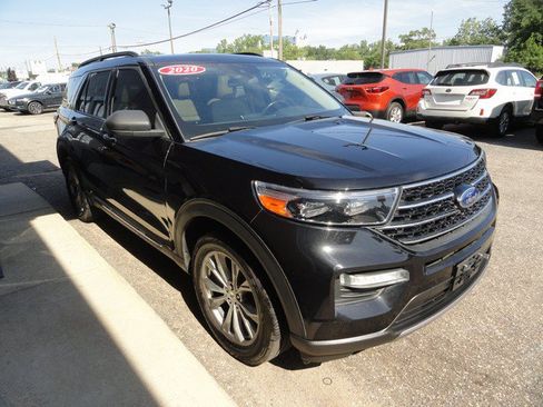 Used 2020 Ford Explorer XLT w/ Equipment Group 202A AWD/4WD image 6