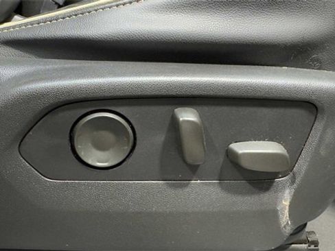 Used 2021 GMC Yukon SLT w/ SLT Luxury Plus Package image 16