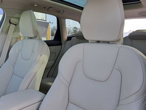 Used 2023 Volvo XC60 B5 Ultimate w/ Climate Package image 20