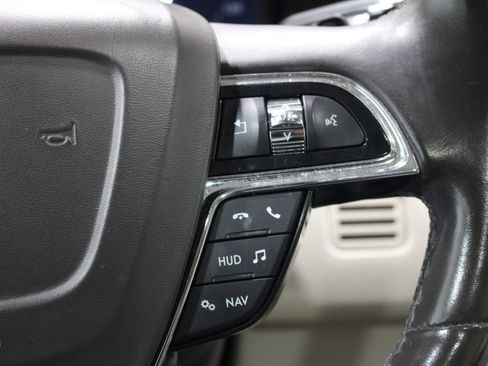 Used 2019 Lincoln Navigator Reserve image 11