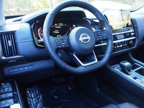 New 2025 Nissan Pathfinder Platinum w/ Cargo Package image 16