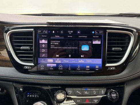 Used 2022 Chrysler Pacifica Pinnacle image 15