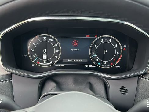 Certified 2025 Jaguar F-PACE R-Dynamic S AWD/4WD image 15