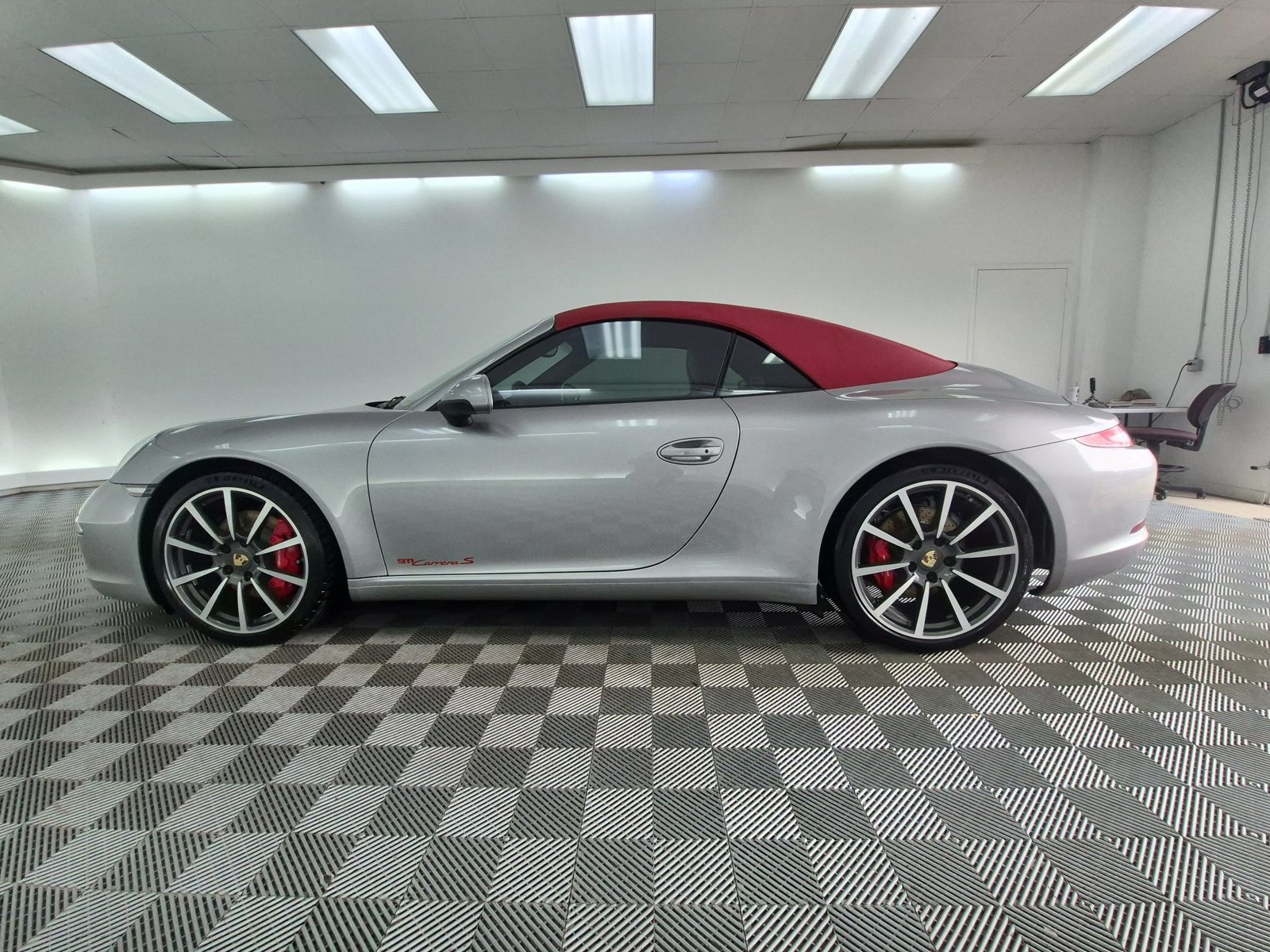 Used 2012 Porsche 911 Carrera S RWD image 2