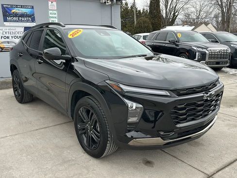 Used 2025 Chevrolet Trax ACTIV w/ Driver Confidence Package image 3