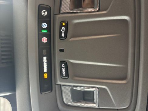 New 2025 GMC Sierra 1500 Elevation image 29