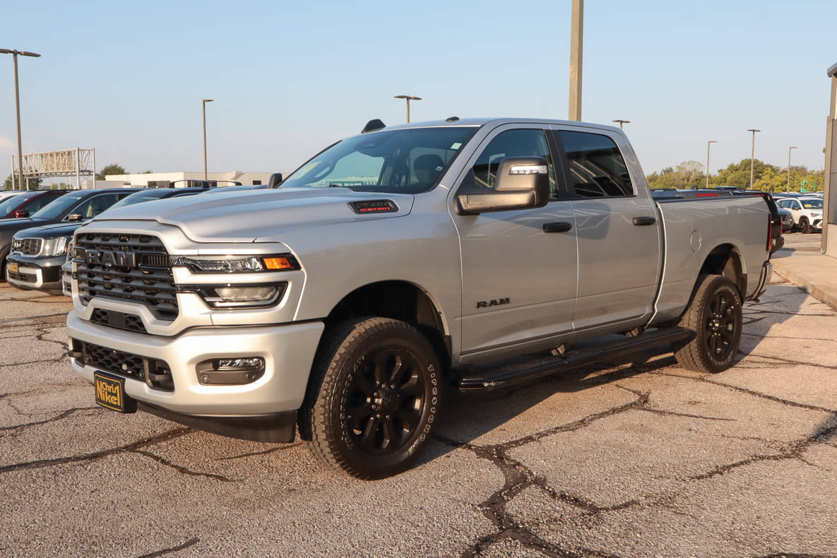Used 2026 RAM 2500 Big Horn AWD/4WD image 3