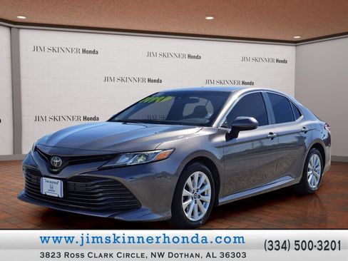 Used 2020 Toyota Camry LE image 1