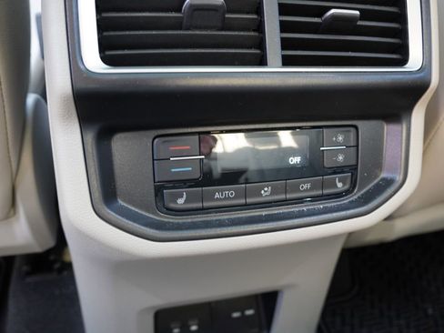 Used 2025 Volkswagen Atlas SEL Premium R-Line image 4