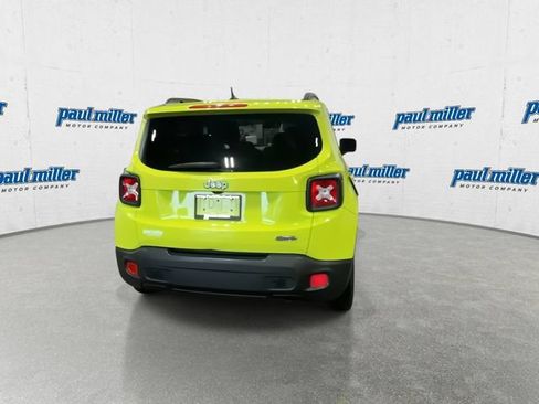 Used 2017 Jeep Renegade Latitude w/ Cold Weather Group FWD image 10
