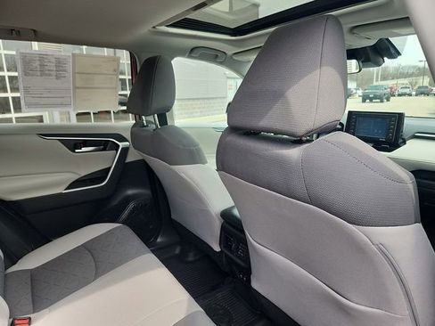 Used 2020 Toyota RAV4 XLE w/ Convenience Package image 28