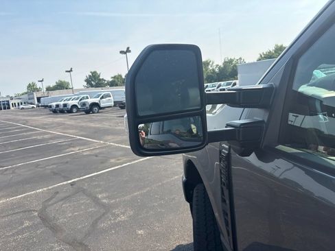 Used 2024 Ford F250 Lariat w/ Black Appearance Package AWD/4WD image 11