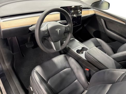 Certified 2023 Tesla Model Y Long Range AWD/4WD image 18