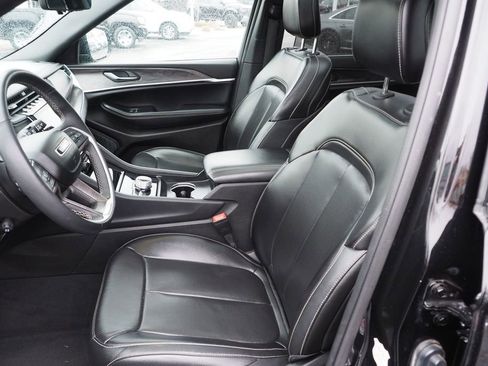 Used 2024 Jeep Grand Cherokee L Limited w/ Luxury Tech Group II image 13