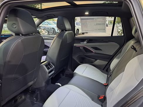 New 2026 Volkswagen Tiguan SE R-Line FWD image 5