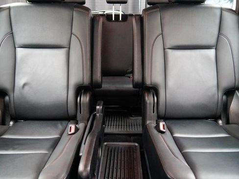 Used 2019 Toyota Highlander XLE image 19