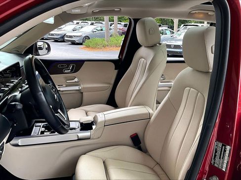 Used 2022 Mercedes-Benz GLB 250 image 8