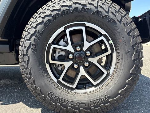 New 2026 Jeep Gladiator Rubicon w/ Steel Power Dome Hood Package AWD/4WD image 28