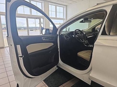 Used 2022 Ford Edge SEL w/ Convenience Package image 11