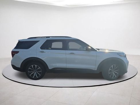 Certified 2022 Ford Explorer ST-Line w/ Class IV Trailer Tow Package image 8