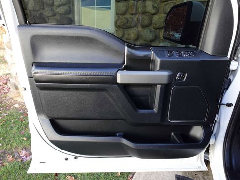 Used 2019 Ford F150 Raptor w/ Equipment Group 802A Luxury image 10