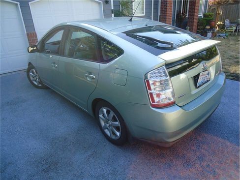 Used 2007 Toyota Prius Touring FWD image 8