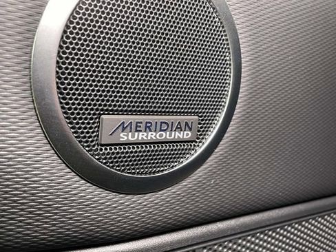 Used 2025 Land Rover Discovery Dynamic SE image 39