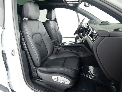 New 2026 Porsche Macan AWD/4WD image 32