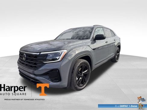 Used 2025 Volkswagen Atlas Cross Sport SEL R-Line image 1