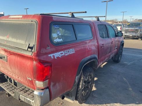 Used 2017 Toyota Tacoma 4x4 Double Cab image 10