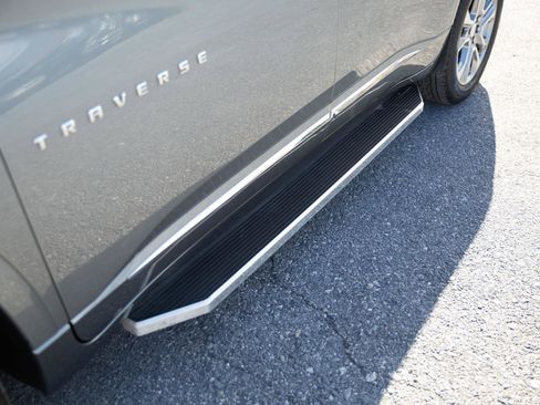 Used 2021 Chevrolet Traverse Premier w/ LPO, Black Accent Package image 10