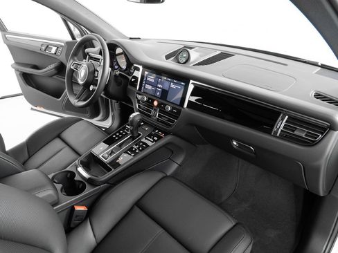 New 2026 Porsche Macan image 25