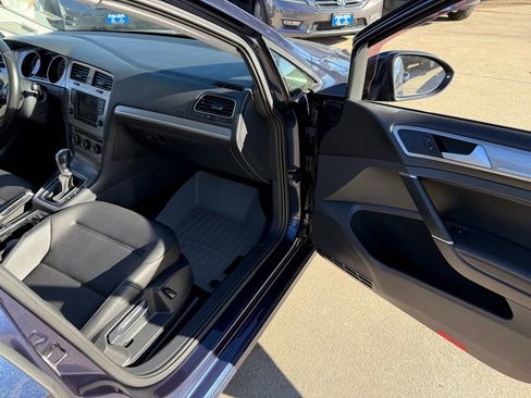 Used 2016 Volkswagen Golf SE w/ Lighting Package image 18