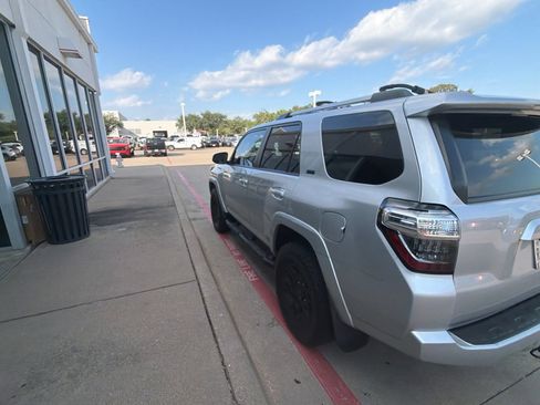 Used 2022 Toyota 4Runner SR5 Premium w/ Moonroof Package AWD/4WD image 8