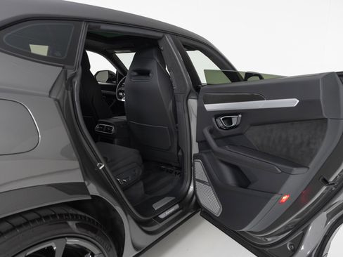 Used 2021 Lamborghini Urus AWD/4WD image 30