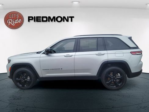 Certified 2023 Jeep Grand Cherokee Altitude AWD/4WD image 9