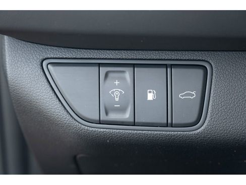 Used 2023 Genesis G70 2.0T AWD/4WD image 32