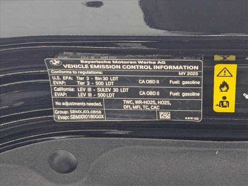 Used 2025 BMW X7 xDrive40i w/ Premium Package image 27