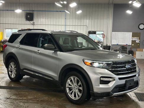 Used 2023 Ford Explorer XLT w/ Equipment Group 202A AWD/4WD image 7